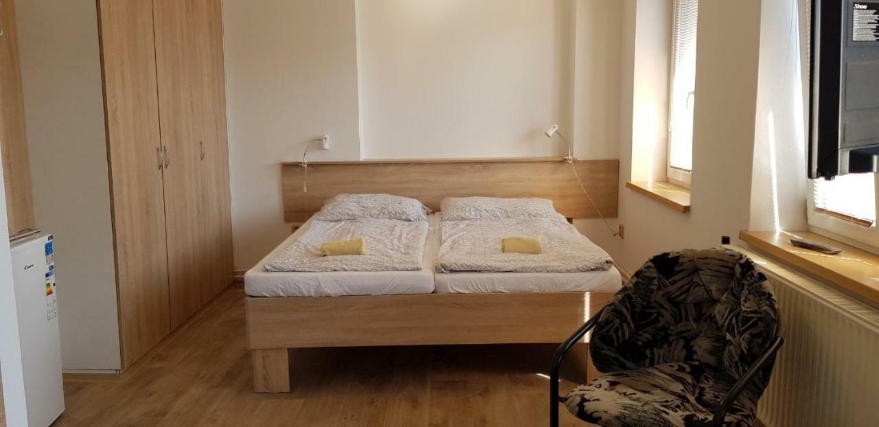 Penzion Mar Hradec Králové Exteriör bild